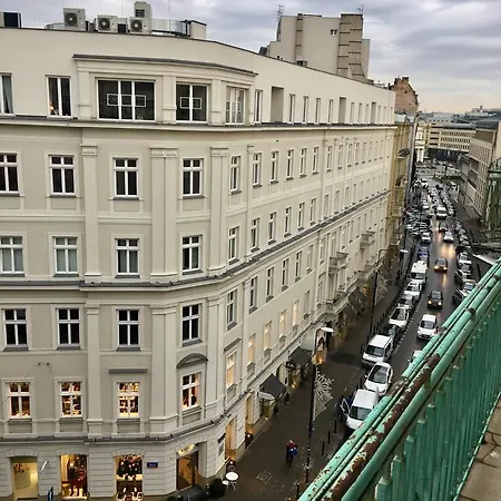 Anton Downtown Warsaw