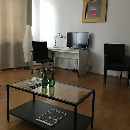 Anton Downtown Apartment